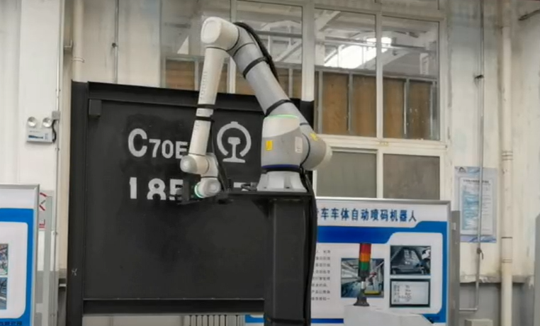 協作機械臂,越疆協作機器人-告別低效噴涂:越疆噴涂機器人 “手眼腦” 協同破局